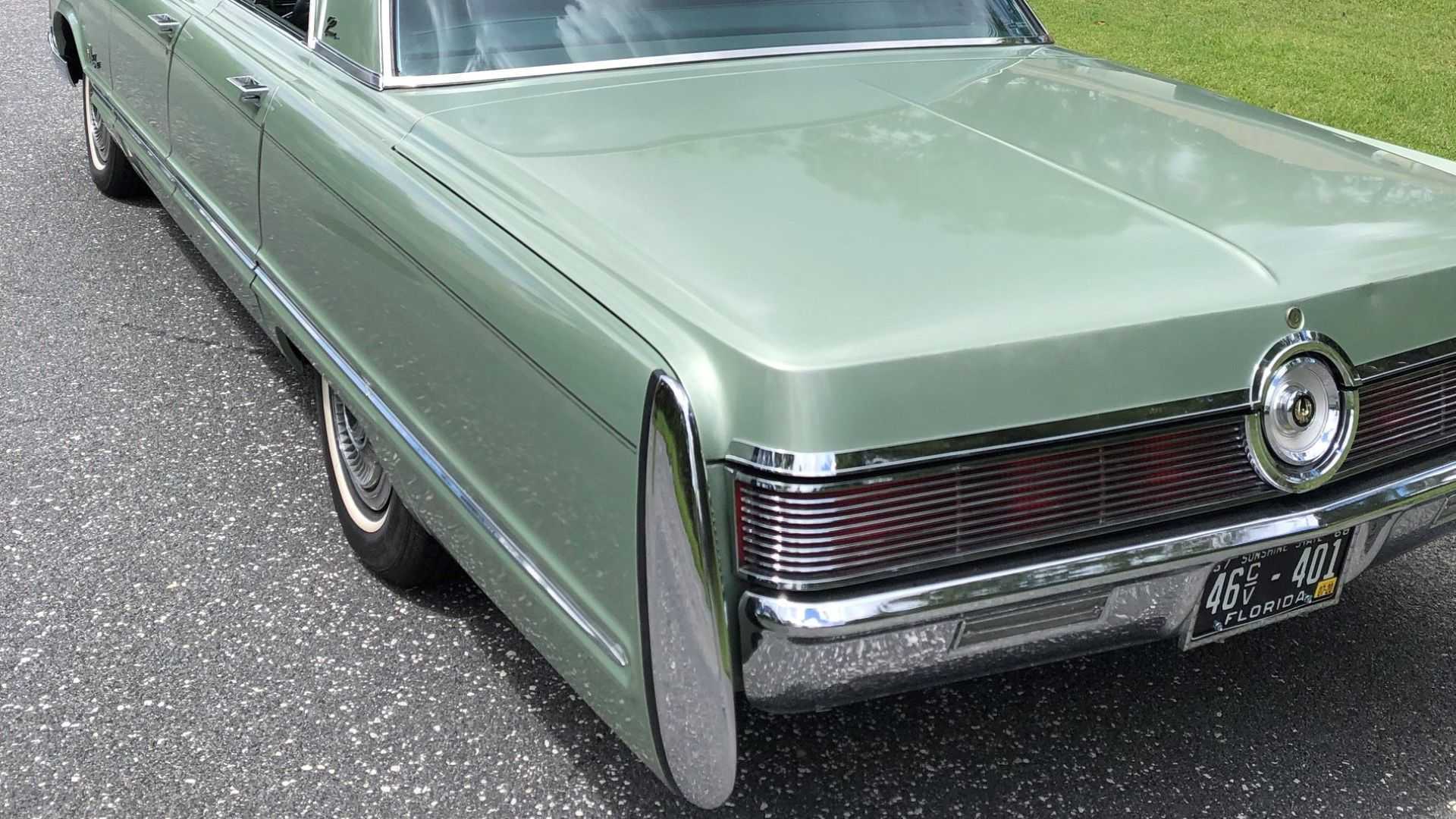 1967 Chrysler Imperial Crown Coupe Wallpapers