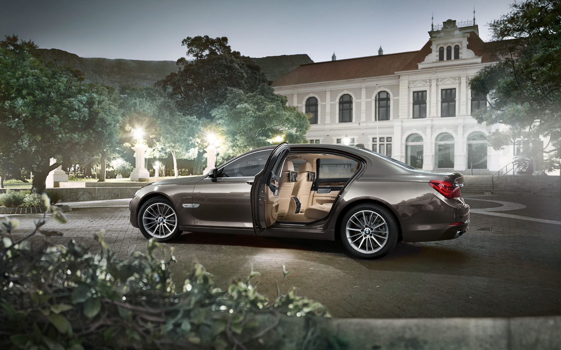 2013 Bmw 7-Series Wallpapers