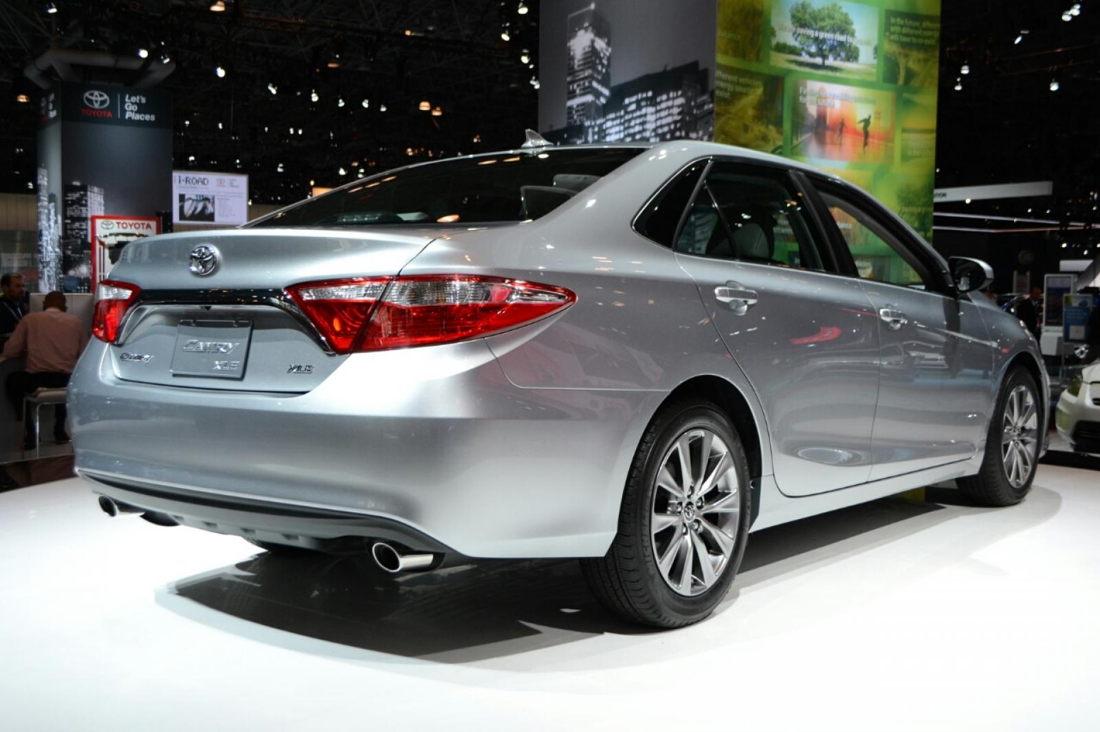 2015 Toyota Camry Wallpapers