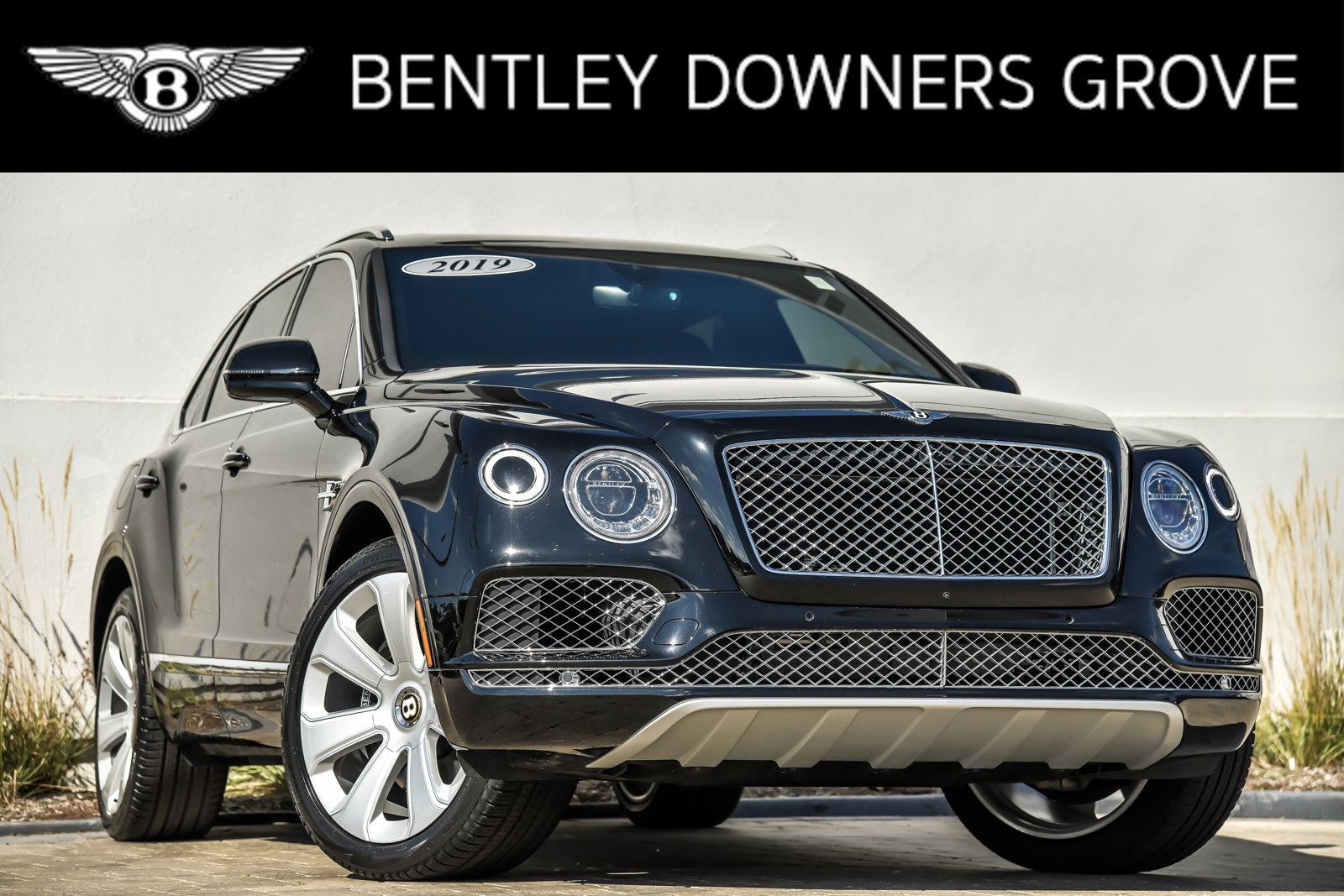 2019 Bentley Bentayga V8 Wallpapers