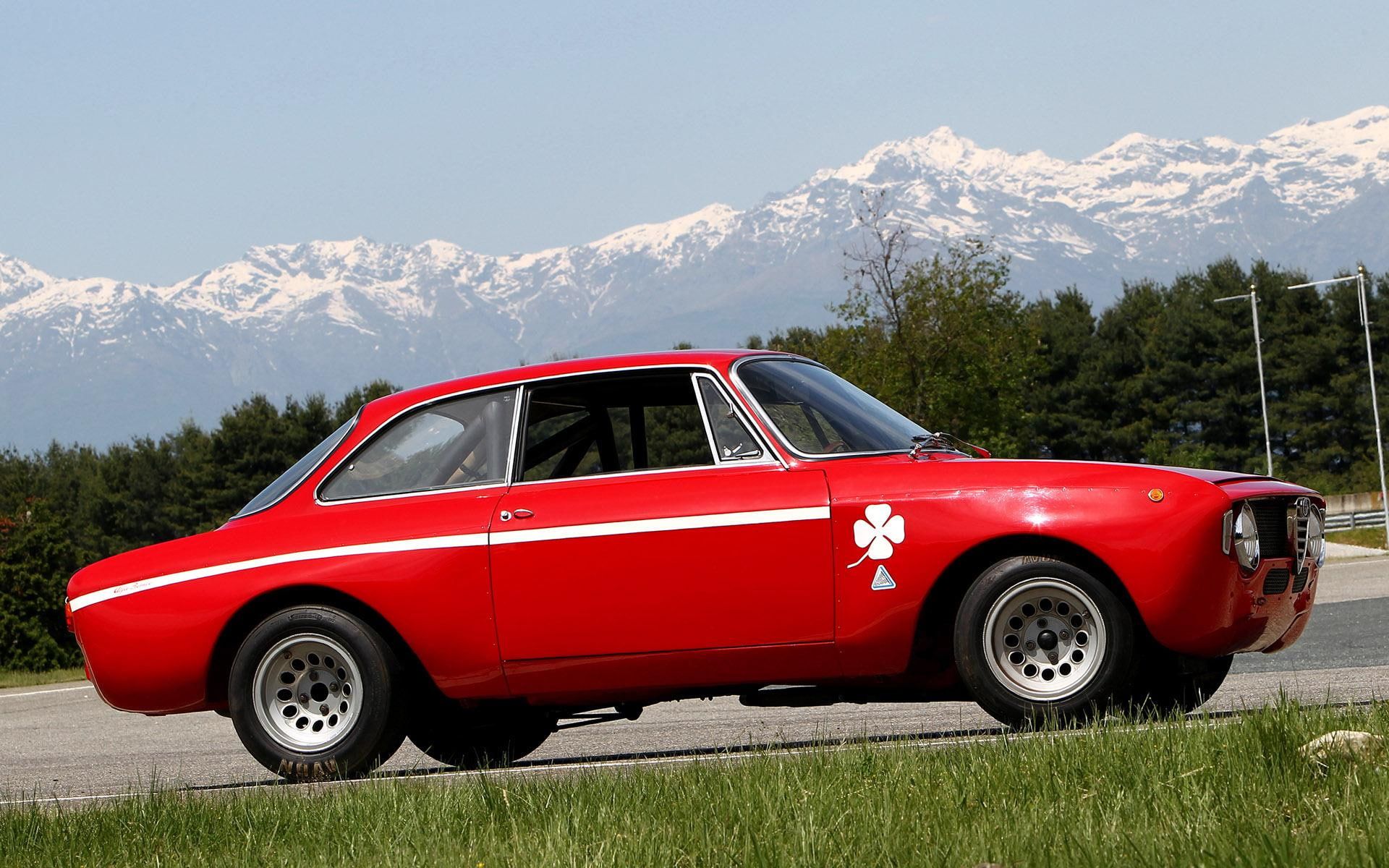 Alfa Romeo 1300 Sprint Wallpapers