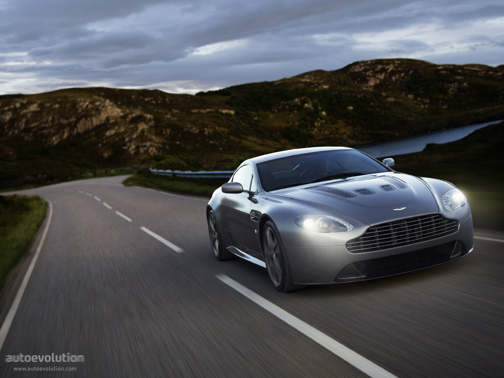 Aston Martin V12 Vantage Wallpapers