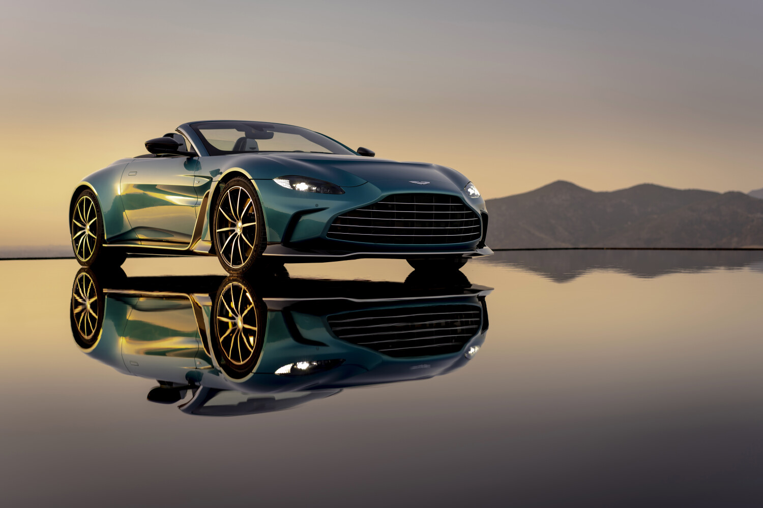Aston Martin V12 Vantage Wallpapers