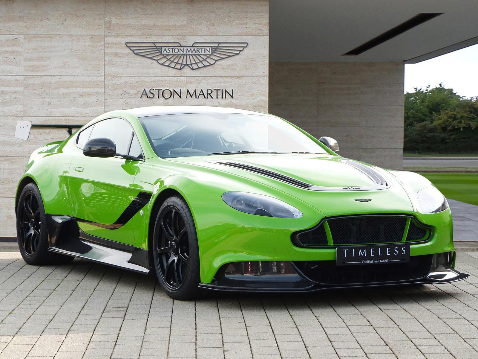 Aston Martin Vantage Gt12 Wallpapers