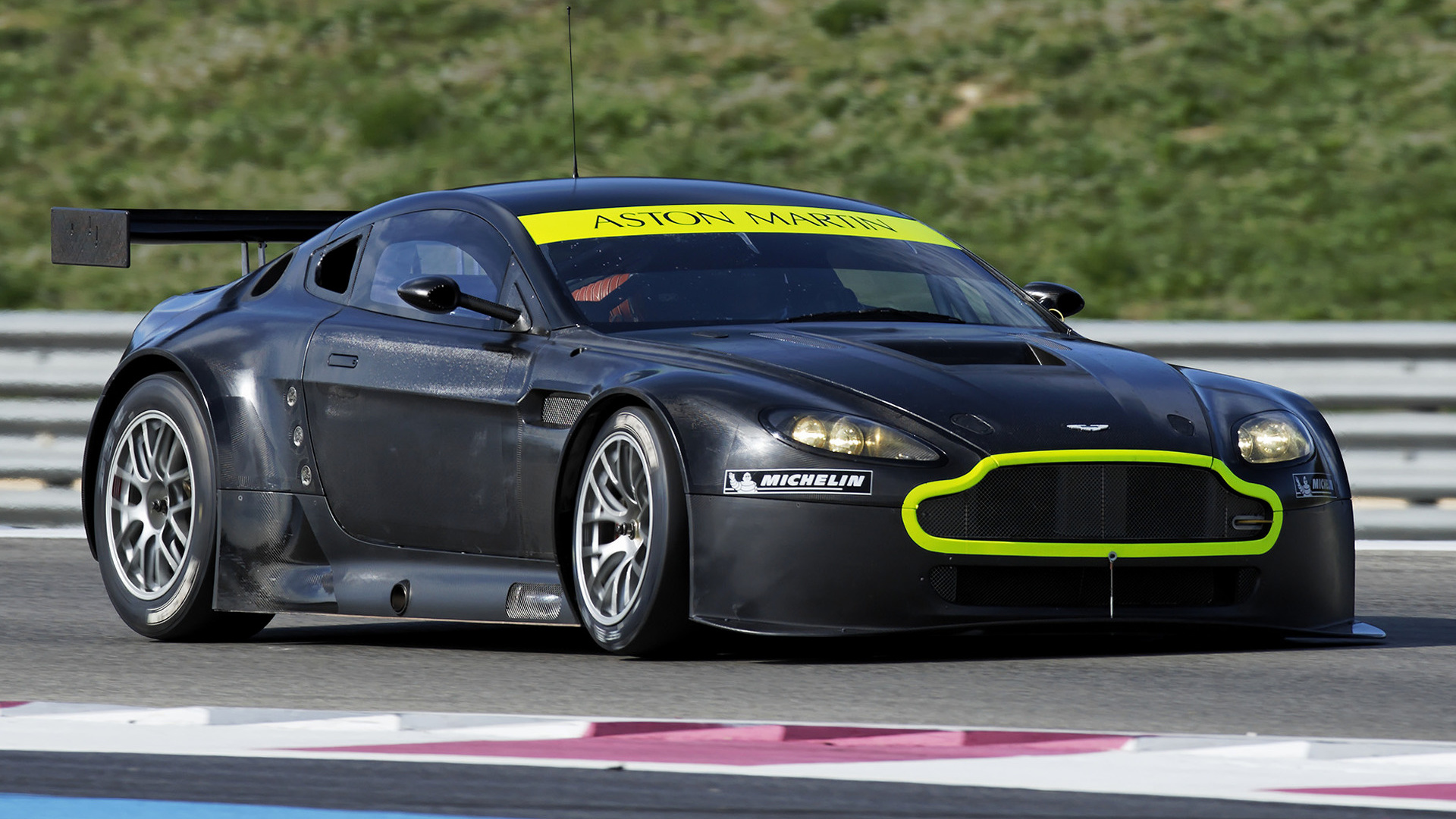 Aston Martin Vantage Gt2 Wallpapers