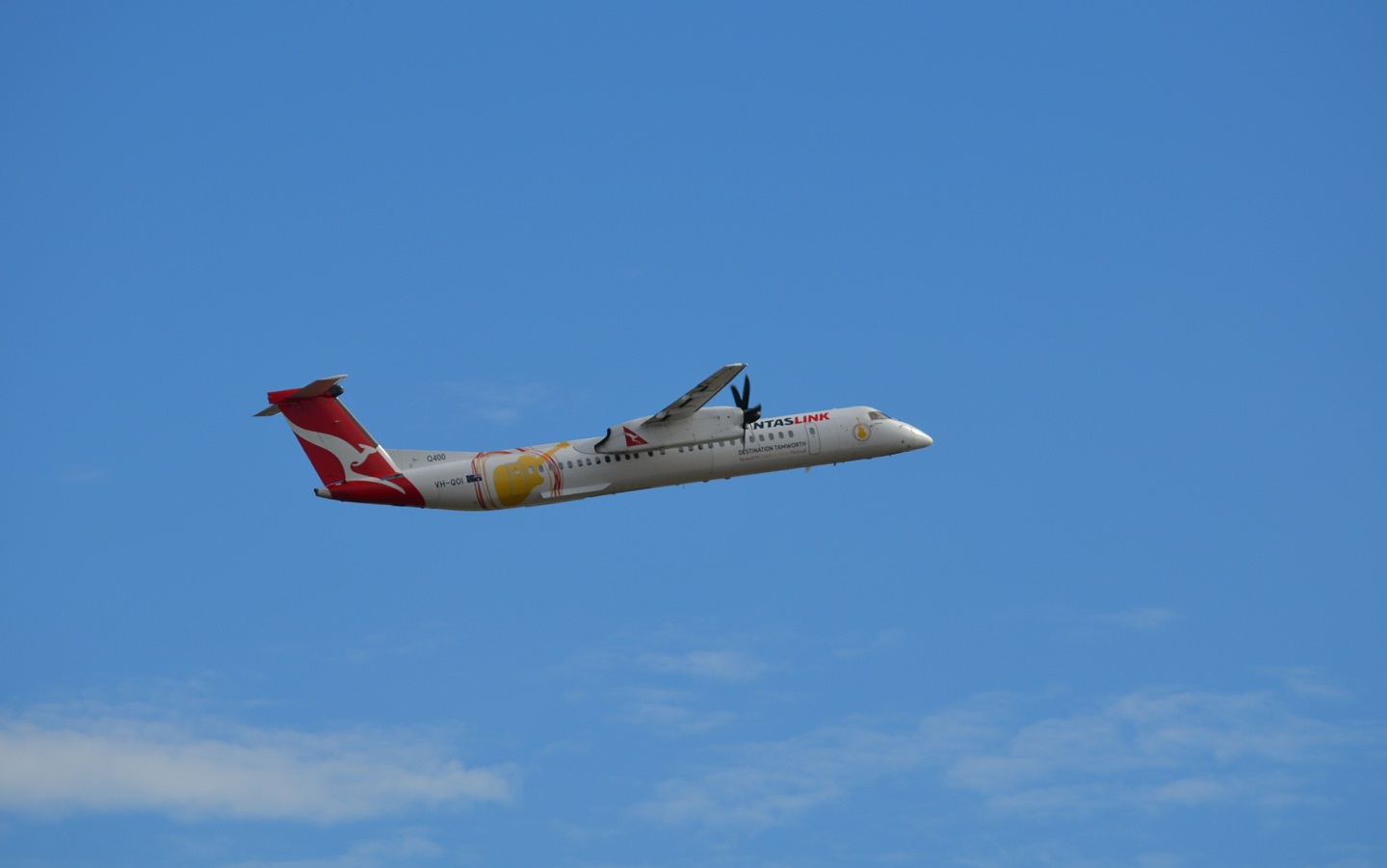 Bombardier Dash 8 Wallpapers