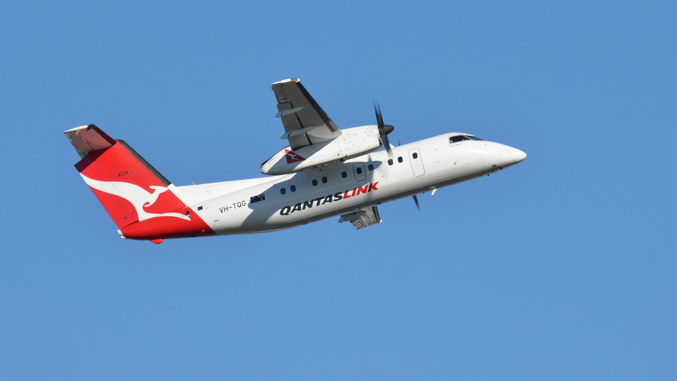 Bombardier Dash 8 Wallpapers