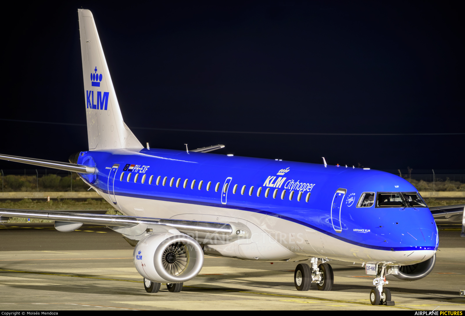 Embraer 190 Wallpapers