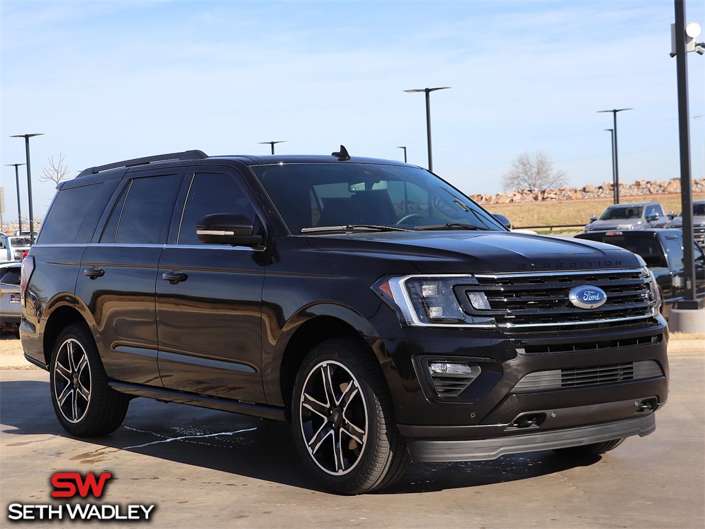 Ford Expedition "Stealth Edition" Wallpapers