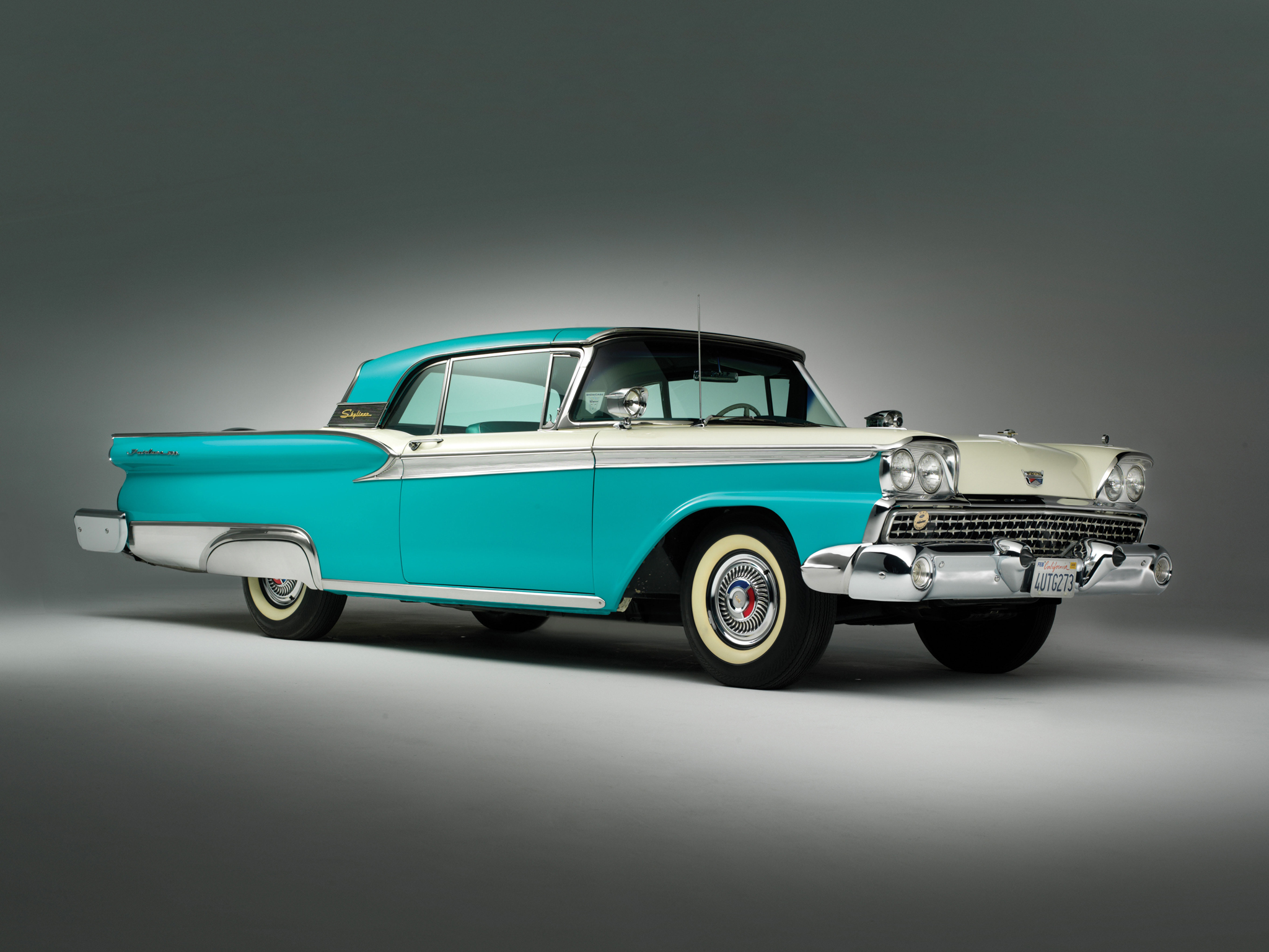 Ford Skyliner Wallpapers