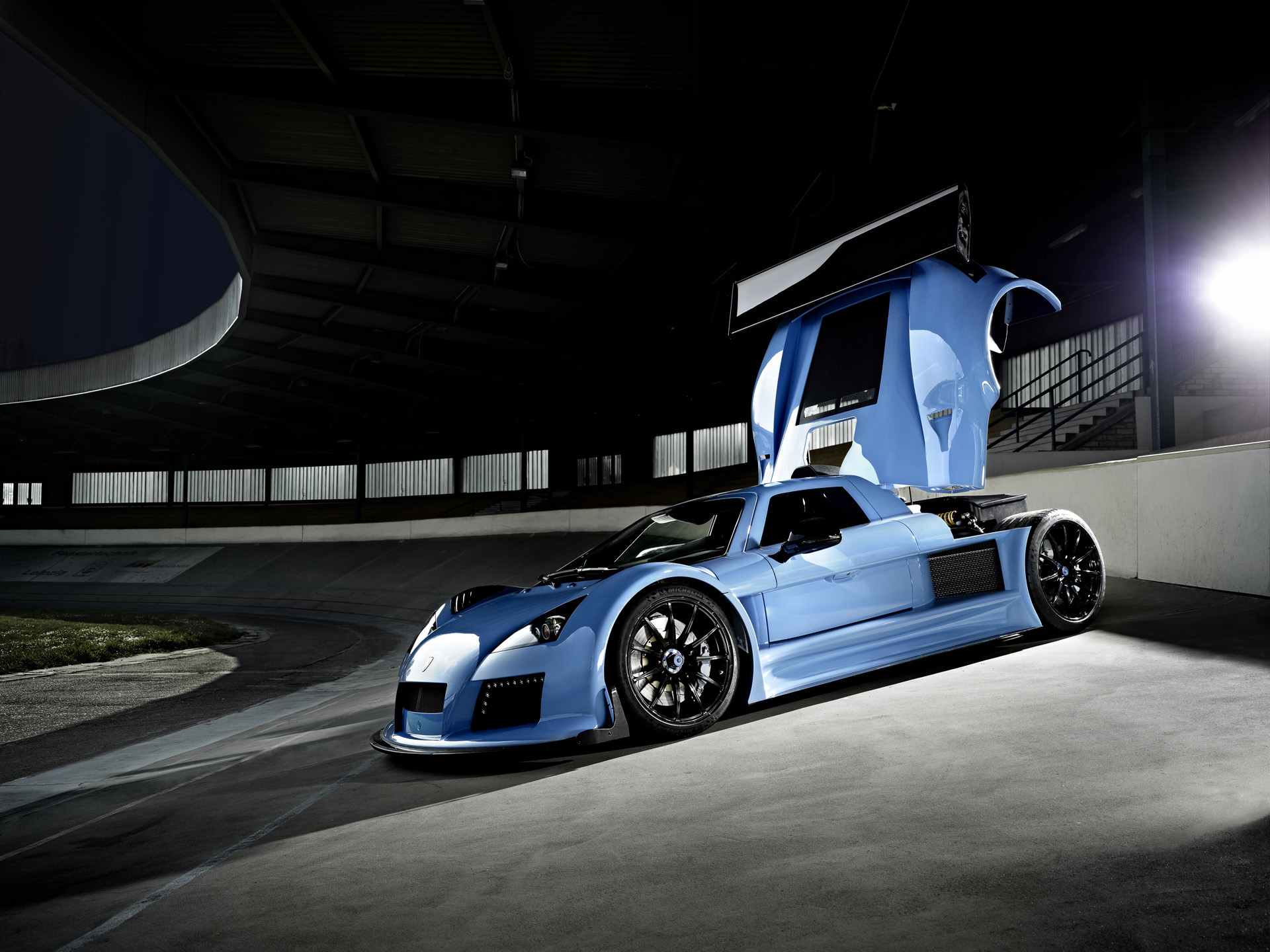 Gumpert Apollo Sedan Wallpapers