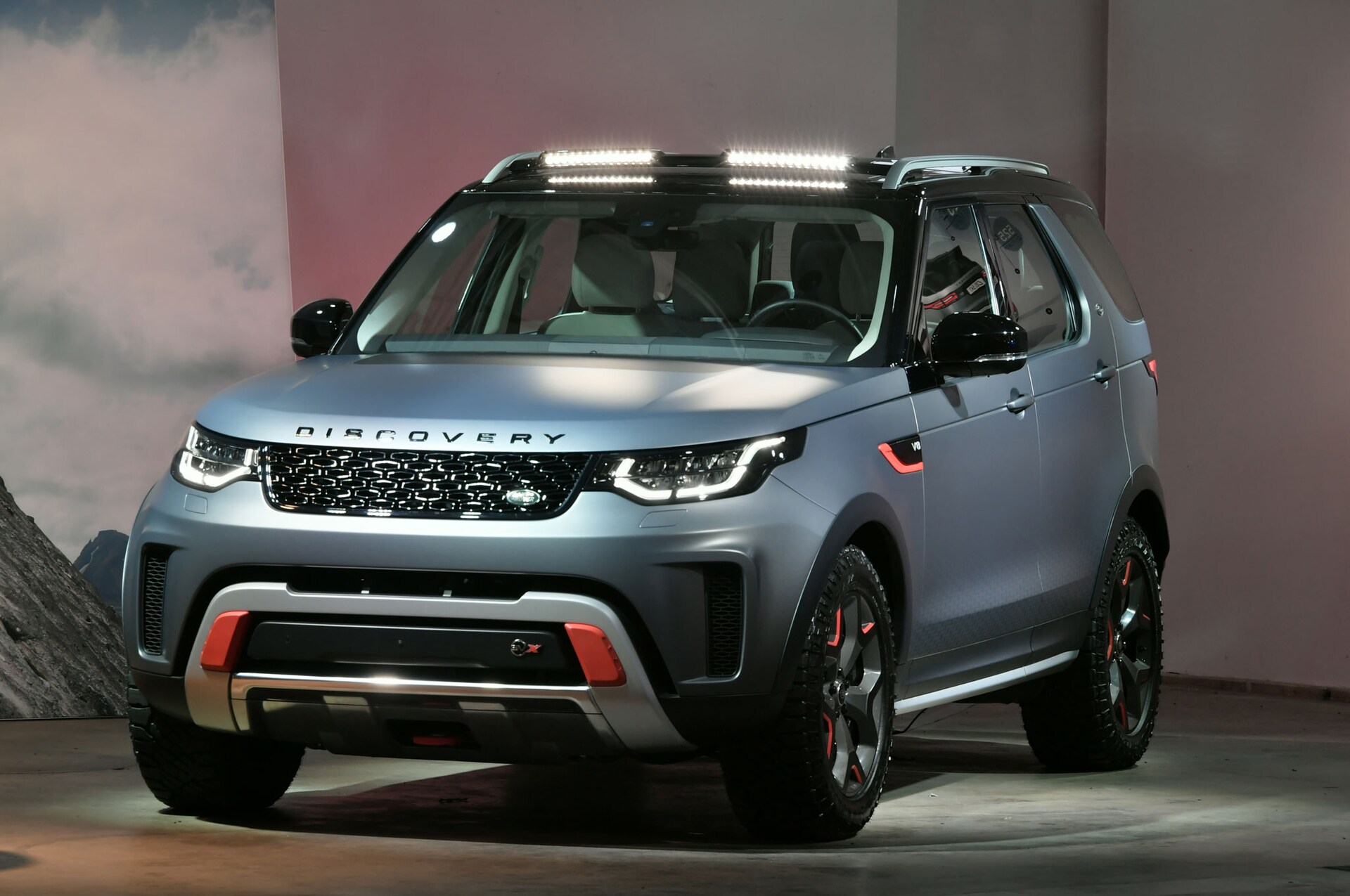 Land Rover Discovery Svx 2018 Wallpapers