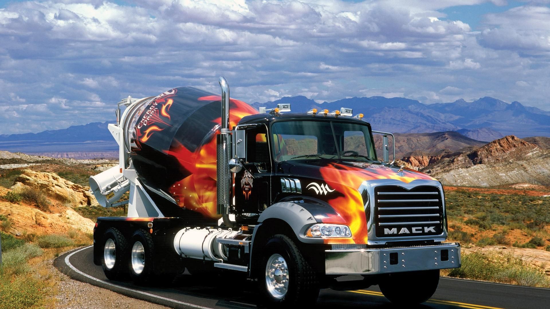 Mack Trucks Wallpapers