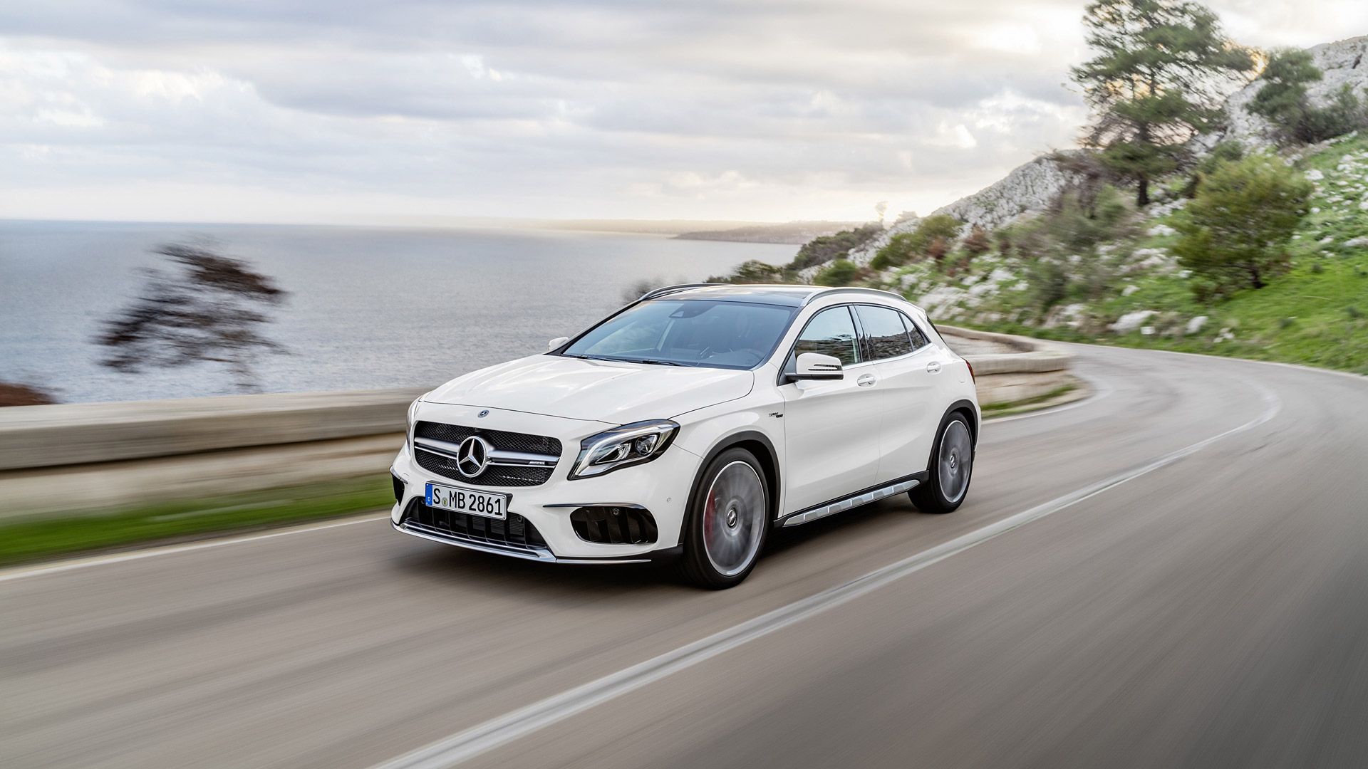 Mercedes-Amg Gla Wallpapers