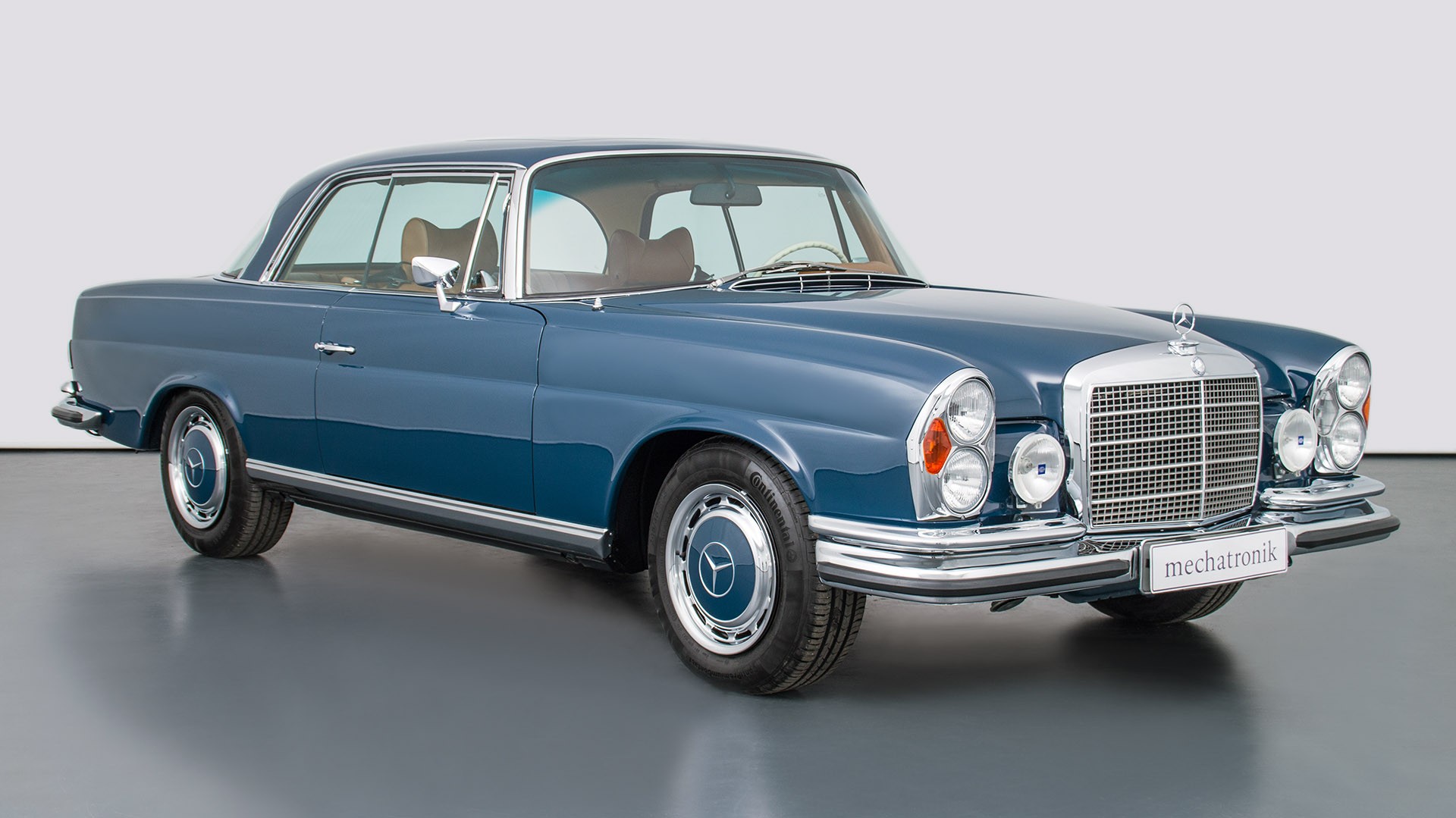 Mercedes-Benz W111 Wallpapers