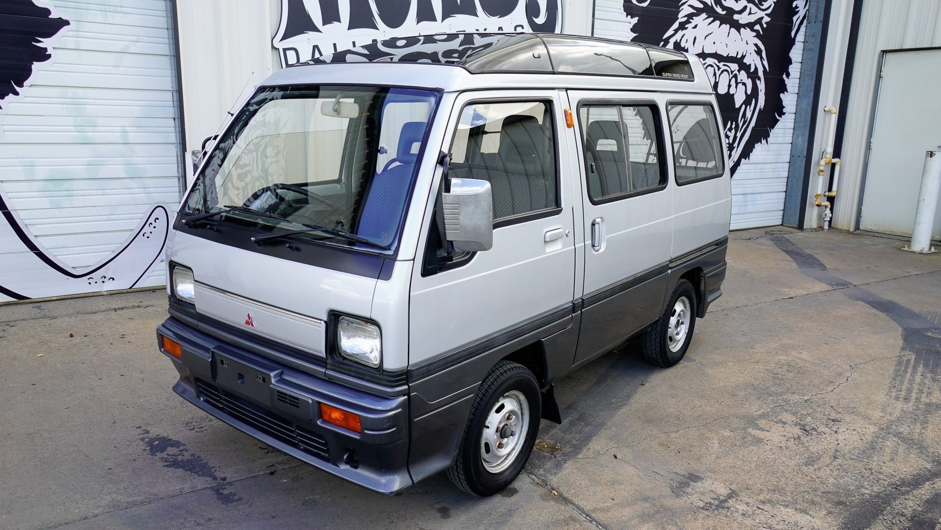 Mitsubishi Minicab U18 Wallpapers