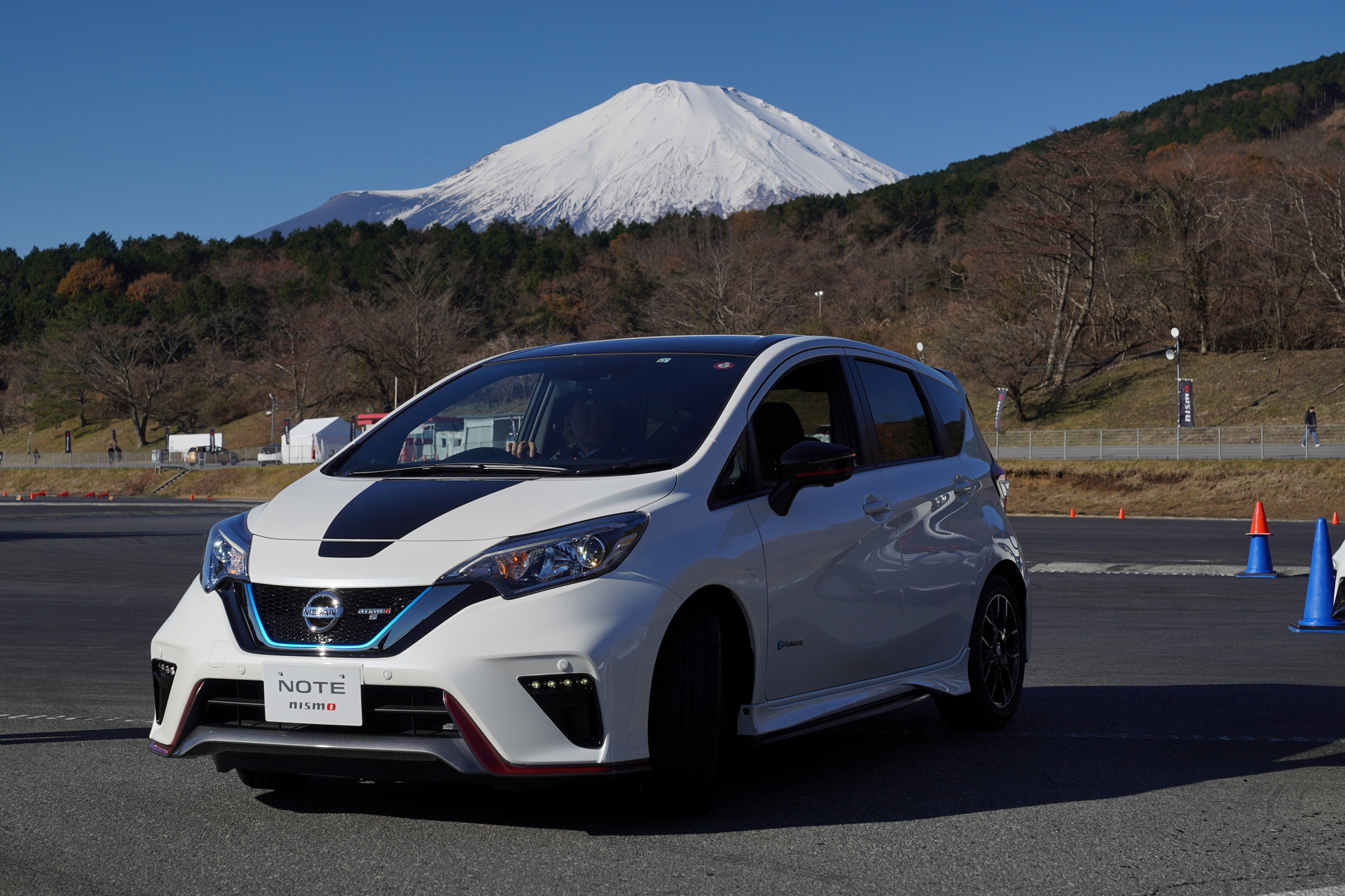 Nissan Note Aura Nismo Wallpapers