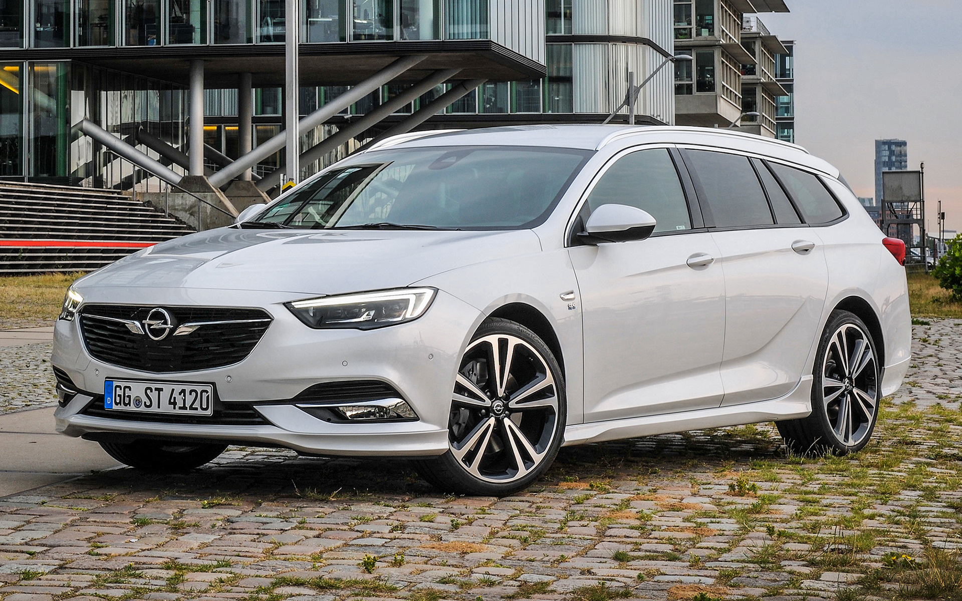 Opel Insignia Country Tourer Wallpapers