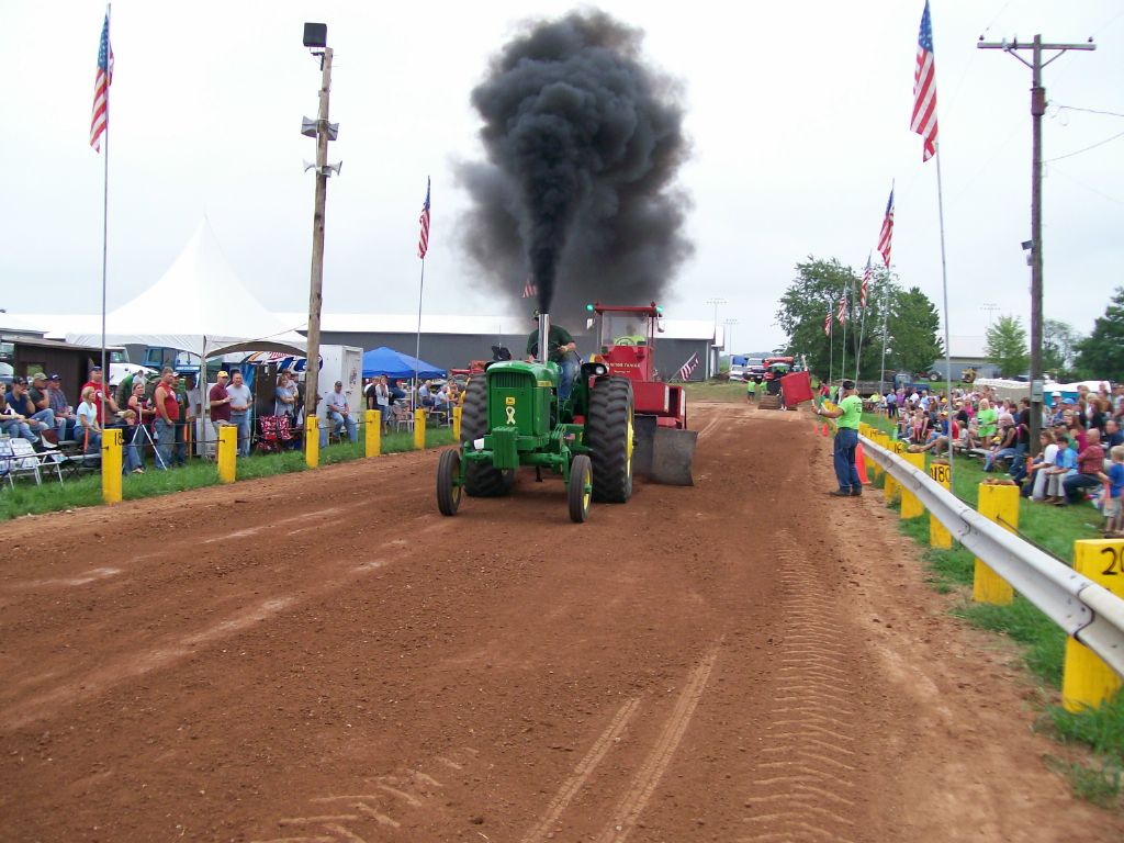Pulling Tractor Wallpapers