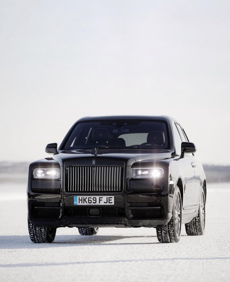 Rolls Royce Cullinan Wallpapers