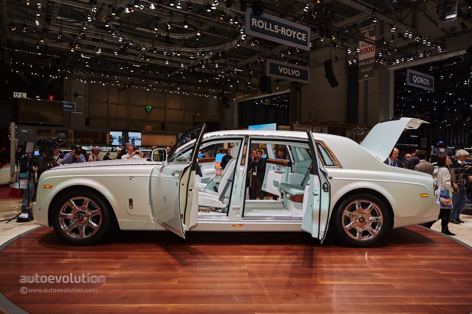 Rolls-Royce Phantom Serenity Wallpapers