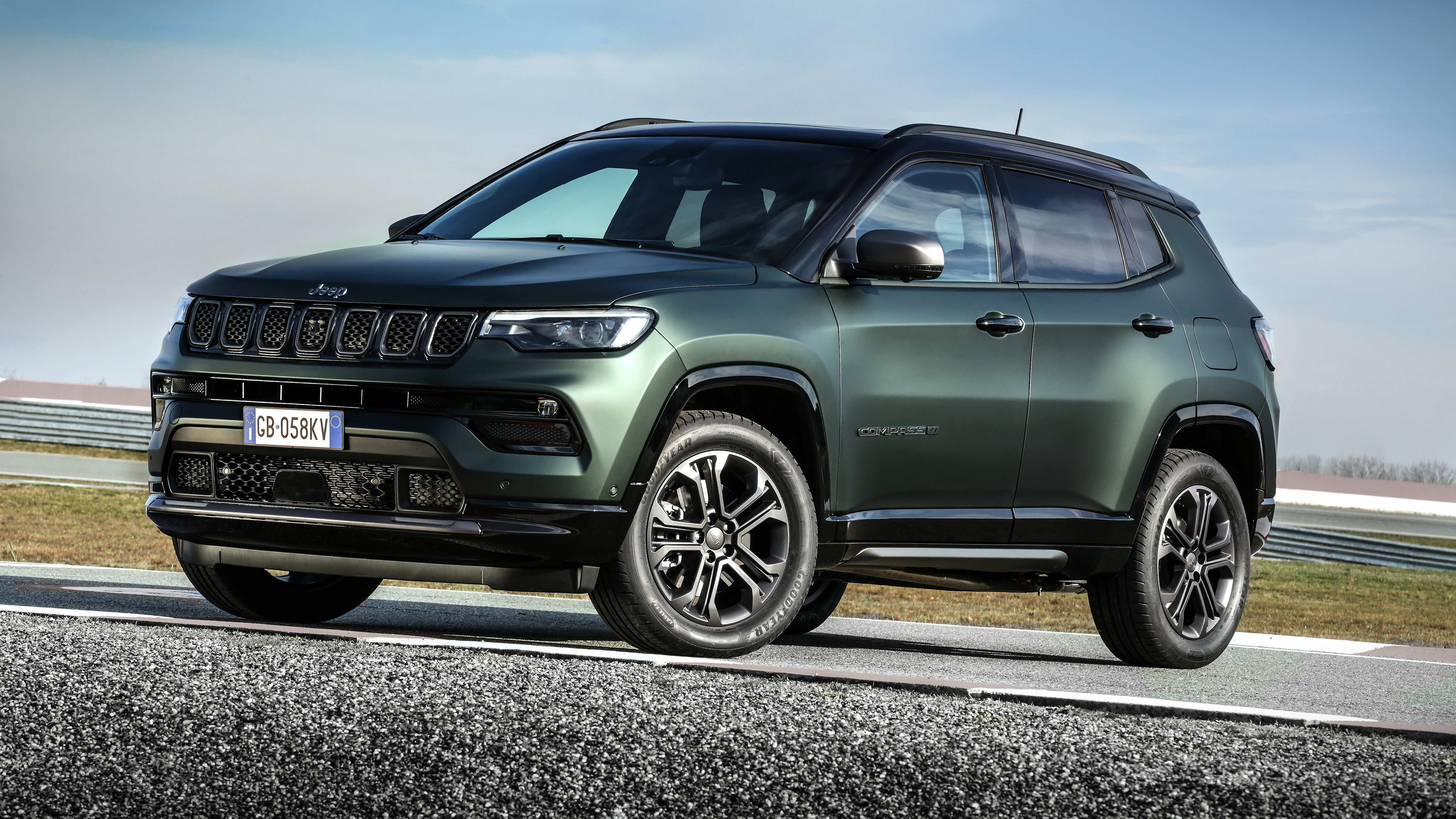 Silver 2022 Jeep Compass Wallpapers