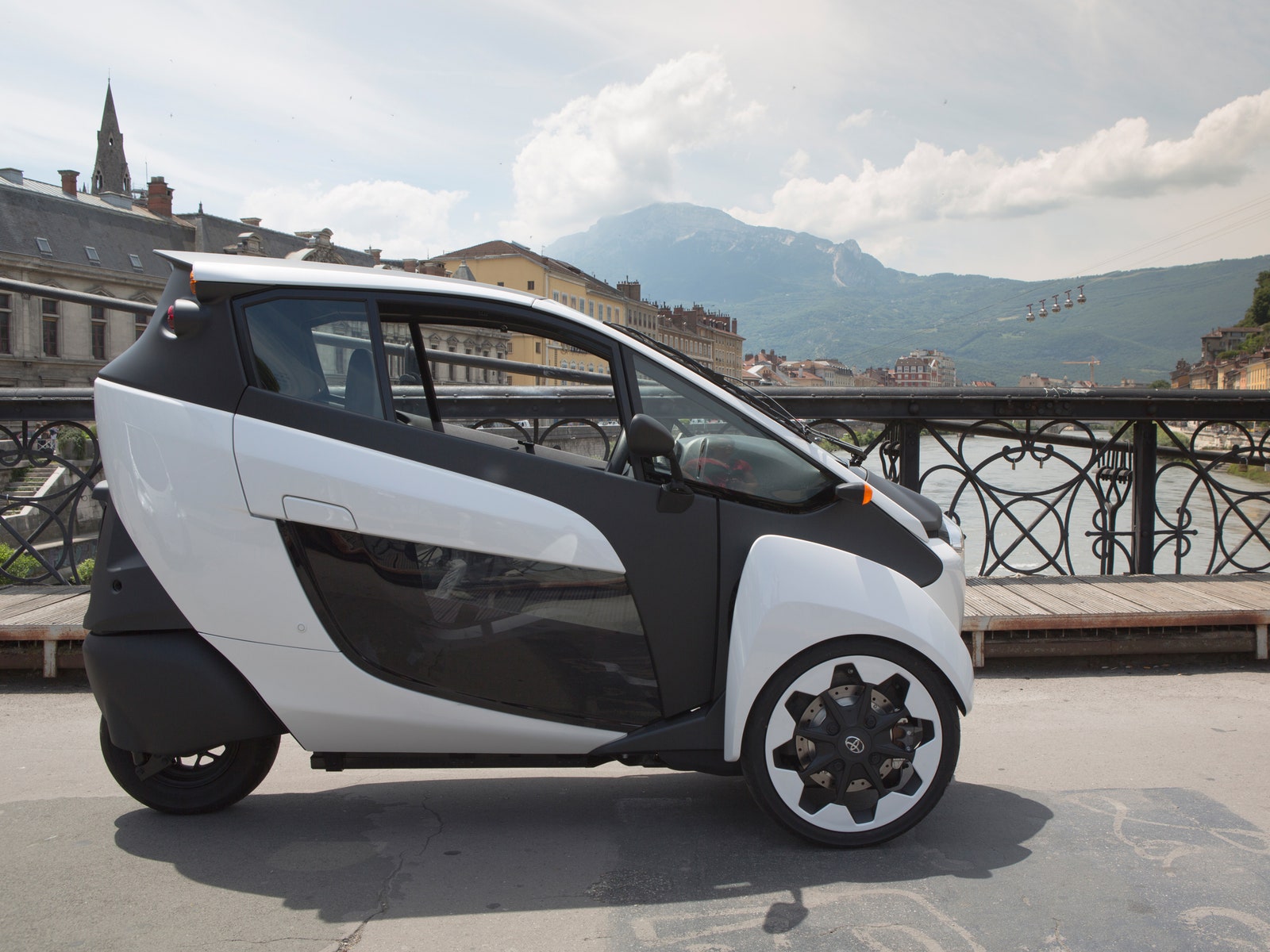 Toyota I-Road Wallpapers