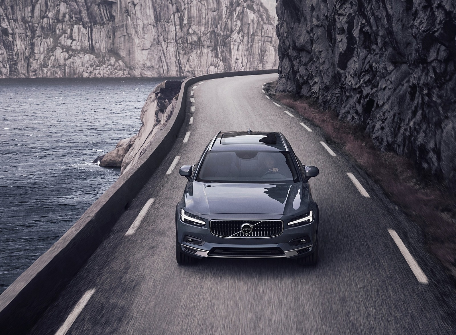 Volvo V90 Cross Country Wallpapers